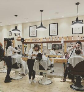 Photo de l'intérieur du coiffeur et barbier Carlos Conde Peluqueros General Pardiñas